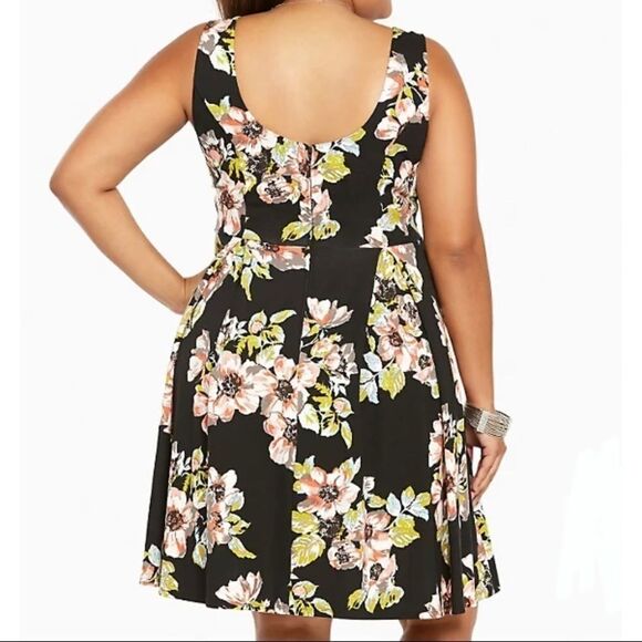 TORRID Floral Print Ponte‎ Pleated Skater Dress - Picture 2 of 12